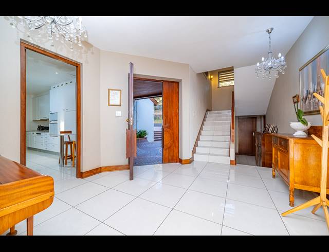 5 BEDROOM FREEHOLD FOR SALE IN NORTHCLIFF